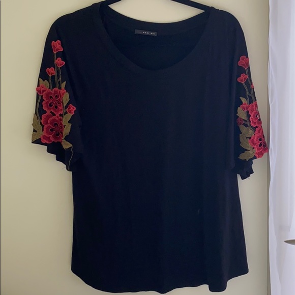 West kei black tshirt with embroidered flowers - Picture 2 of 3